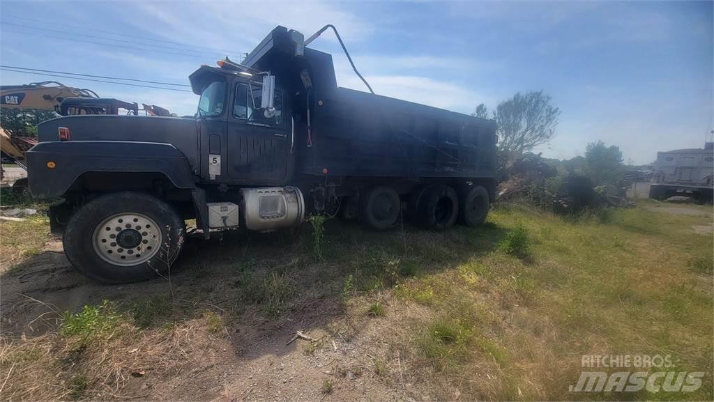 Mack RD6885 ダンプ