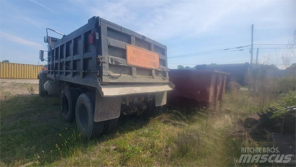 Mack RD6885 ダンプ