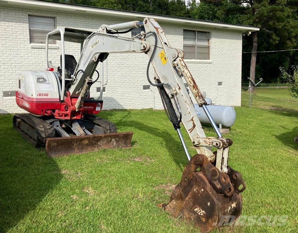 Takeuchi TB240 中型油圧ショベル 7ｔ-12ｔ（ユンボ・パワーショベル・バックホー）