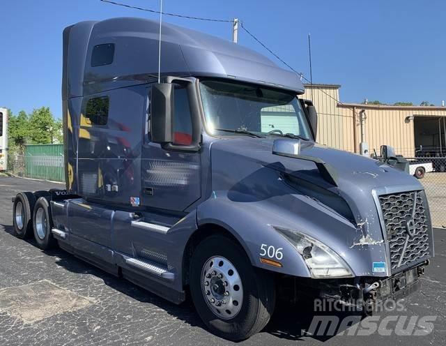 Volvo VNL 760 中古トラクターヘッド | トレーラーヘッド