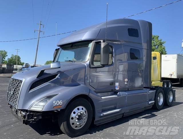Volvo VNL 760 中古トラクターヘッド | トレーラーヘッド