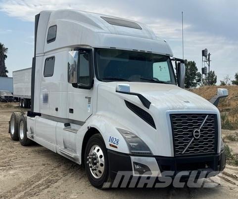 Volvo VNL64T670 中古トラクターヘッド | トレーラーヘッド