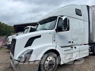 Volvo VNL64T780 中古トラクターヘッド | トレーラーヘッド