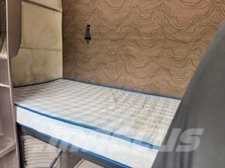 Volvo VNL64T780 中古トラクターヘッド | トレーラーヘッド