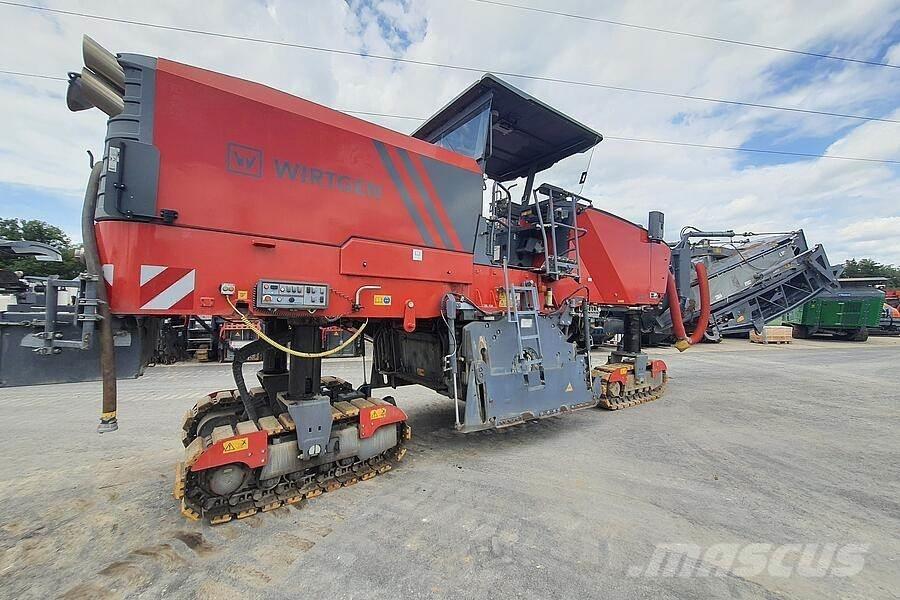 Wirtgen W 220 アスファルトコールドミリングマシーン