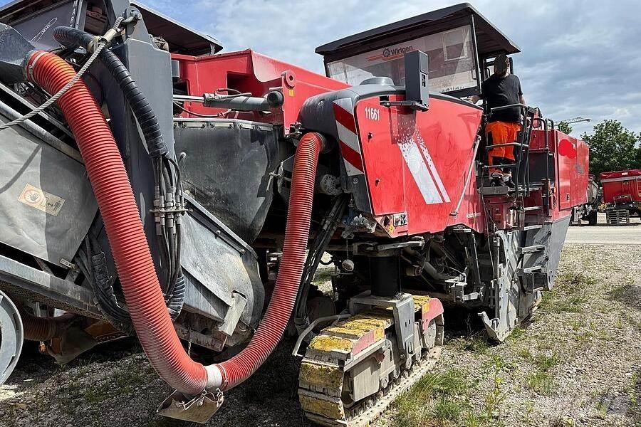 Wirtgen W 250 アスファルトコールドミリングマシーン