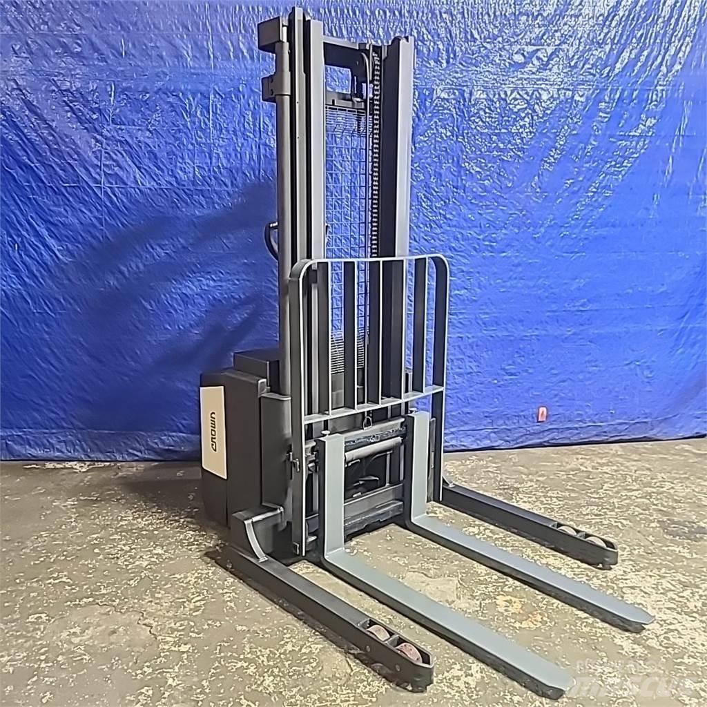 Crown WS2300 自走式スタッカー