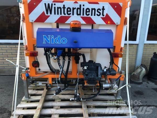 Nido CSP1000 VCL 砂と塩撒き専用車