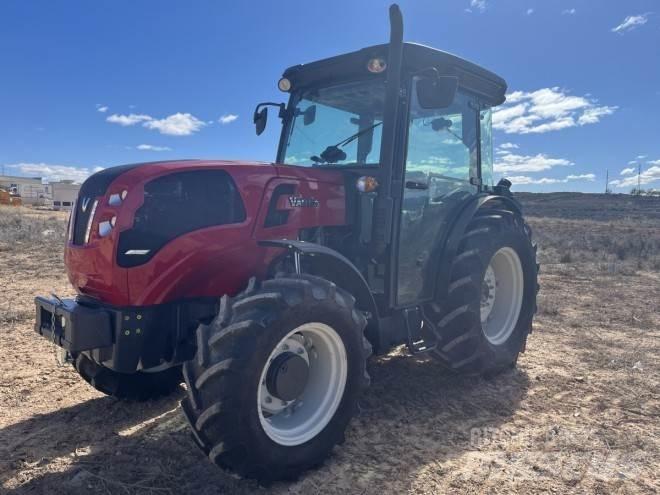 Valtra F105S トラクター