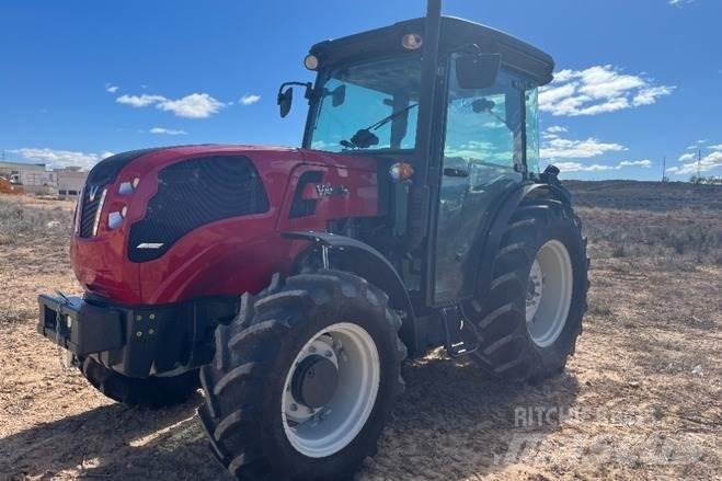 Valtra F105S トラクター