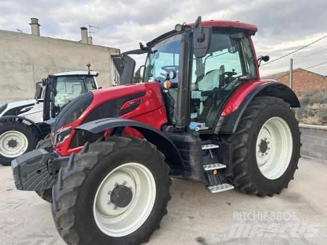 Valtra N135A トラクター