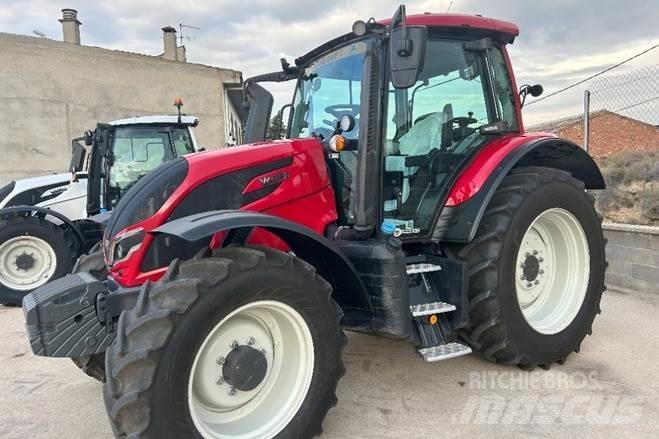 Valtra N135A トラクター
