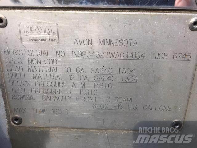  NOVA タンカートレーラー