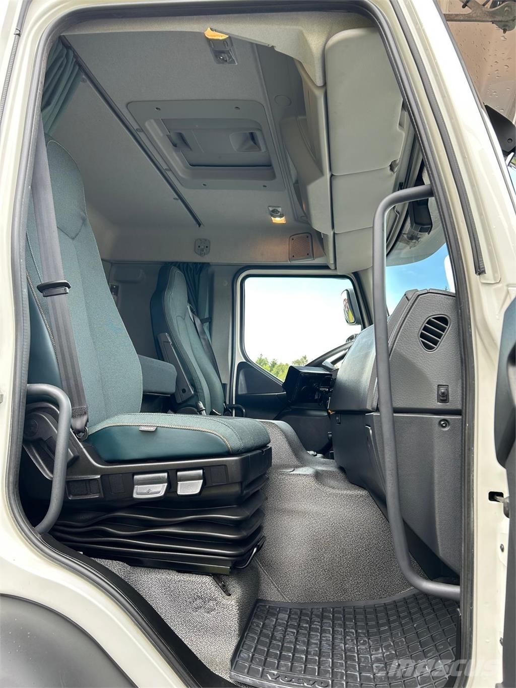 Volvo FE 320 18 ton ボックスボディー、ウイング、箱車