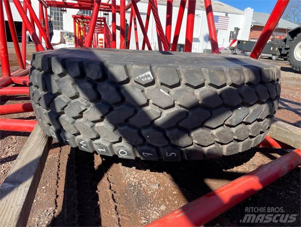 Michelin  タイヤ、ホイル、リム