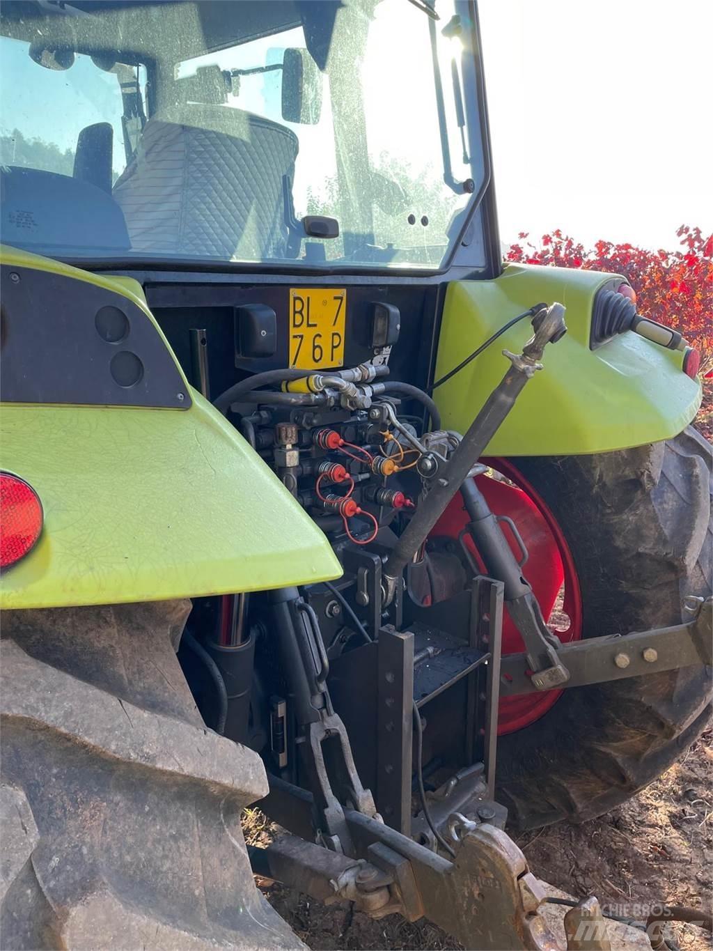 CLAAS AXOS 340 トラクター