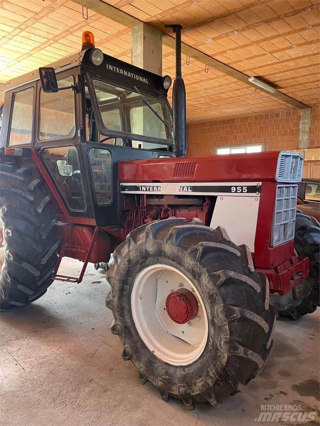 International 955 トラクター