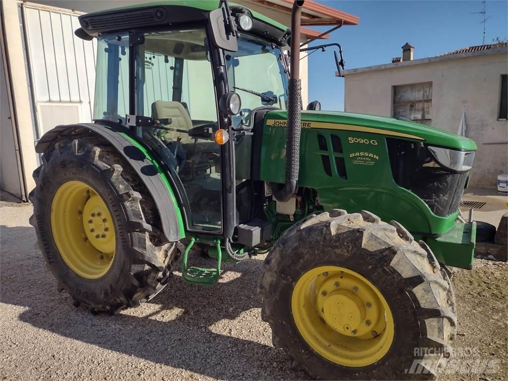 John Deere 5090 G トラクター