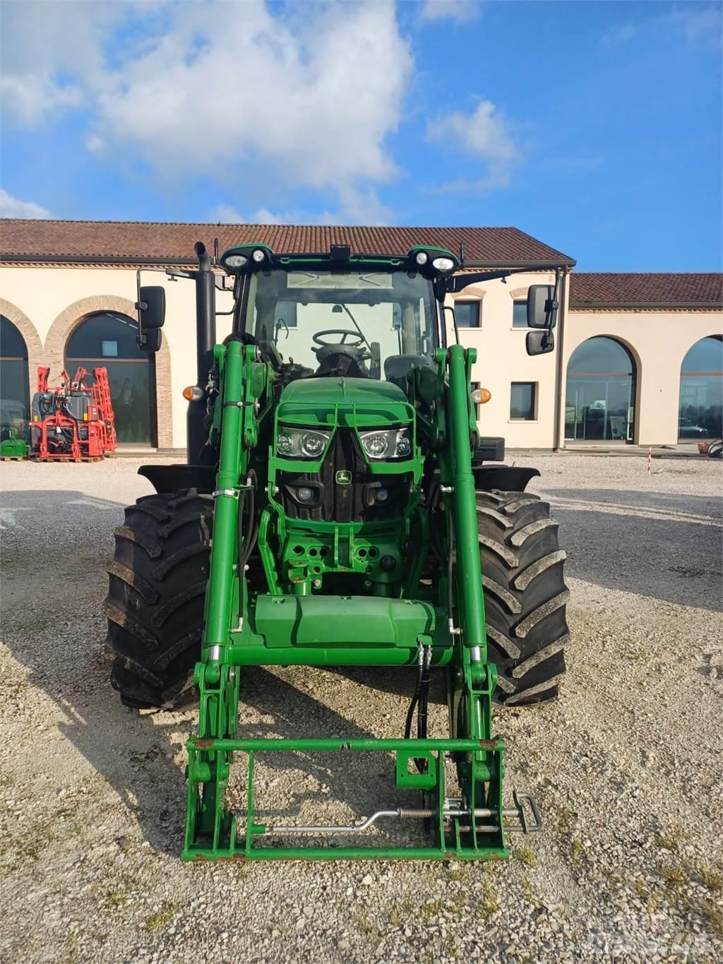 John Deere 6110 R トラクター