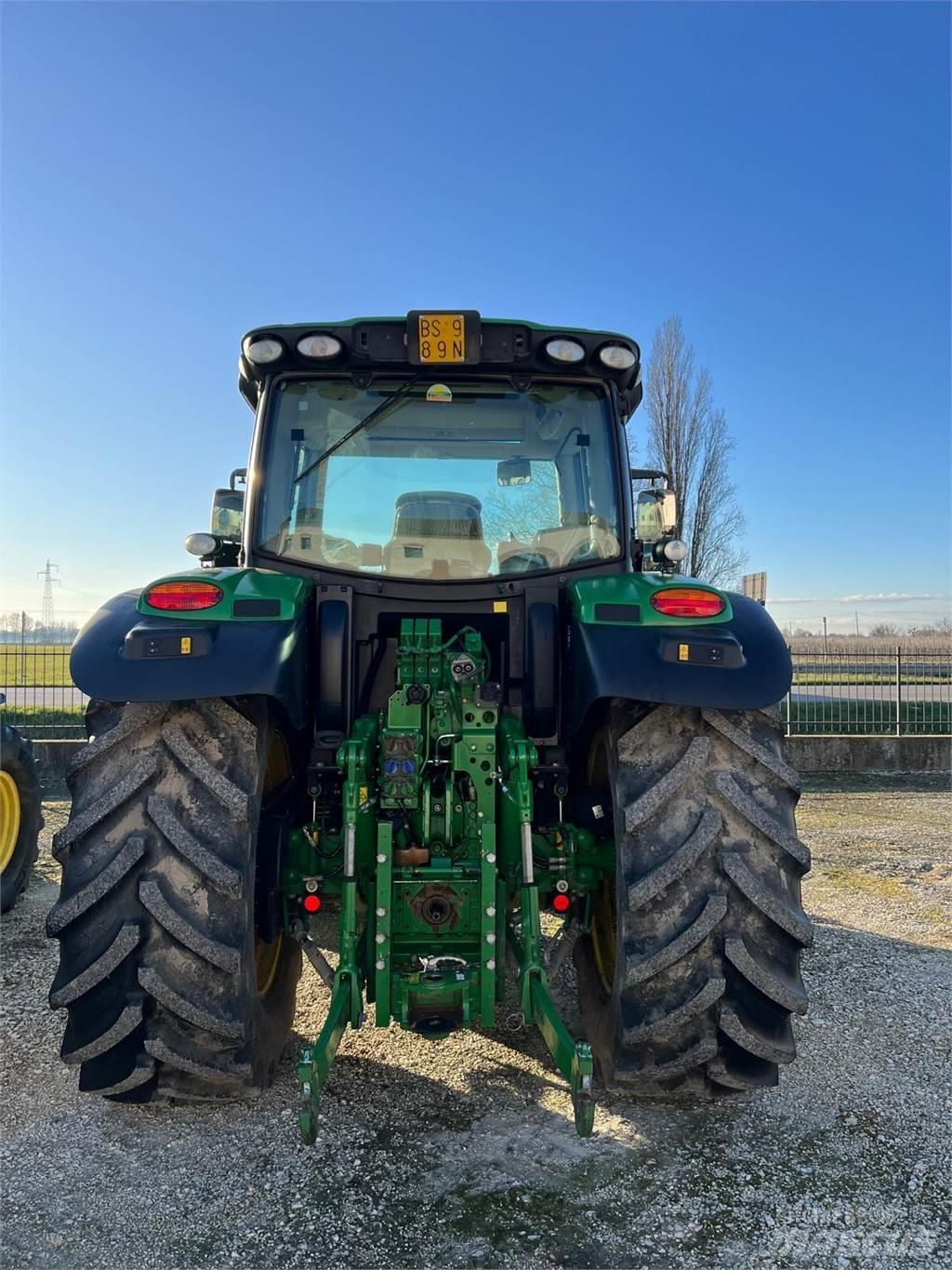 John Deere 6110 R トラクター