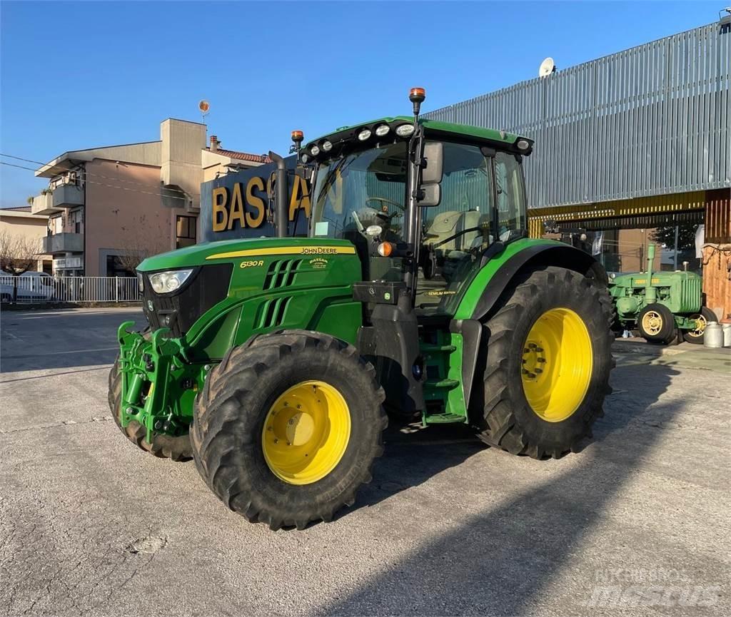 John Deere 6130 R トラクター