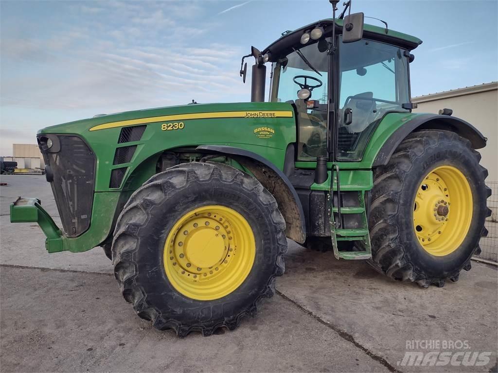 John Deere 8230 トラクター