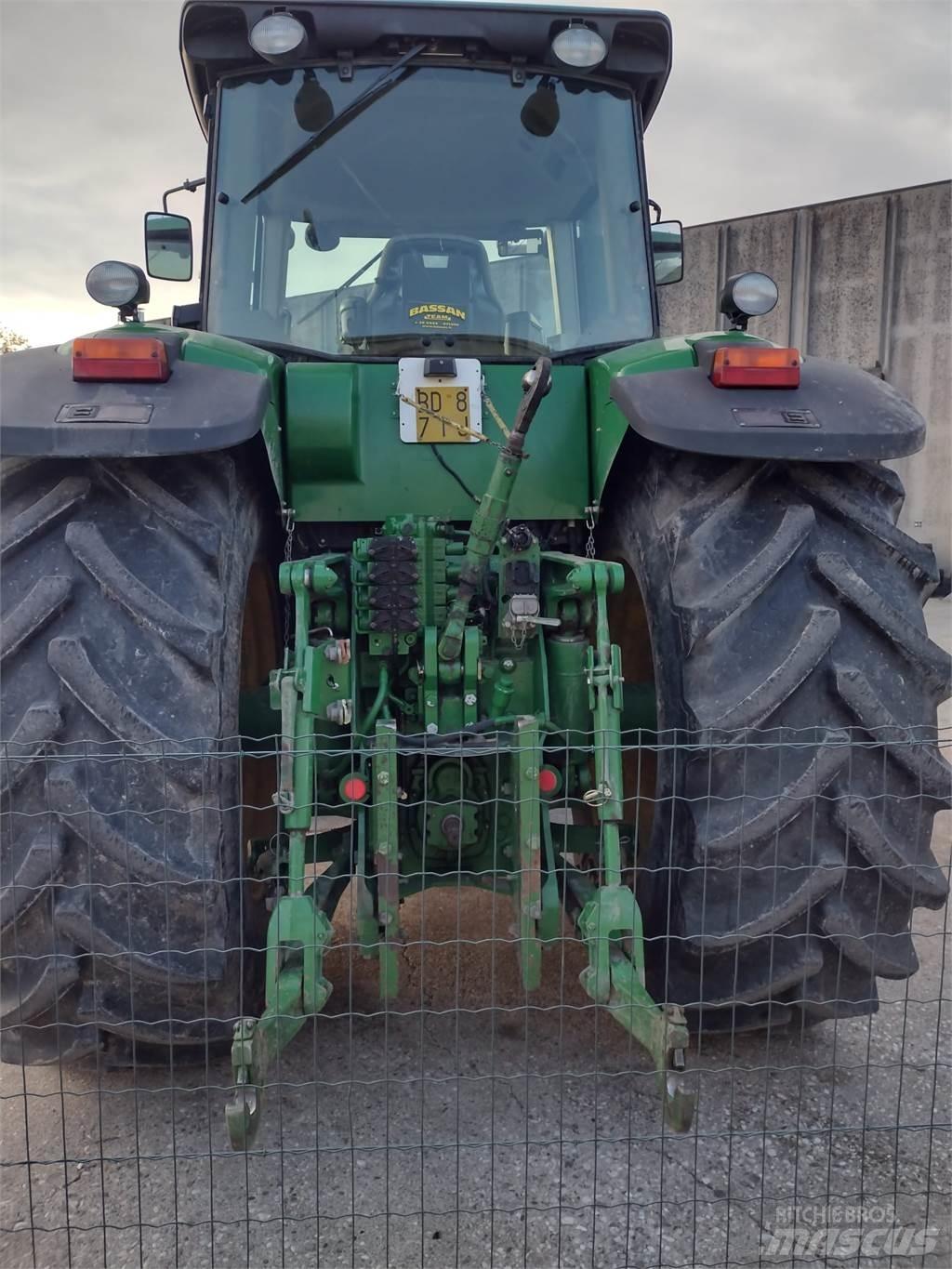 John Deere 8230 トラクター