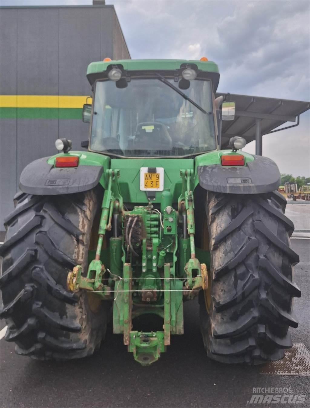 John Deere 8320 トラクター