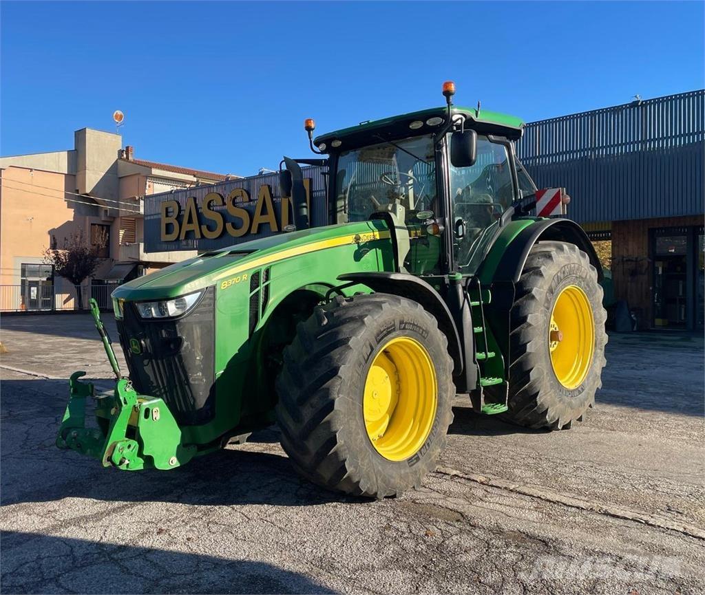 John Deere 8370 R トラクター