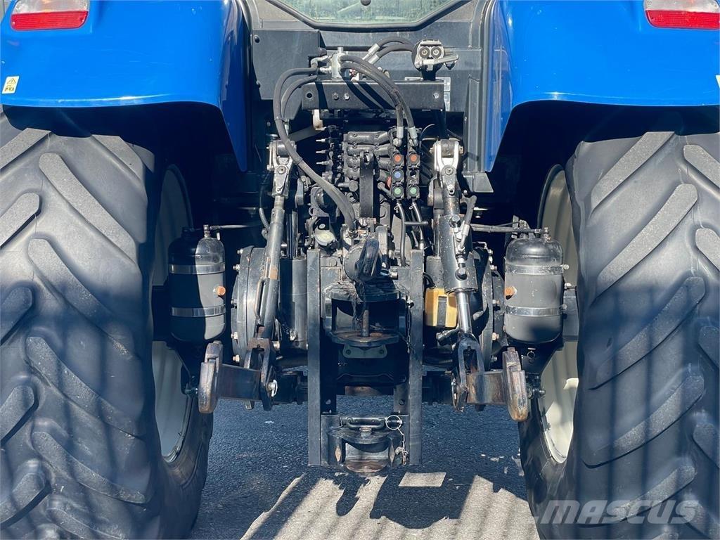 New Holland T7 210 トラクター