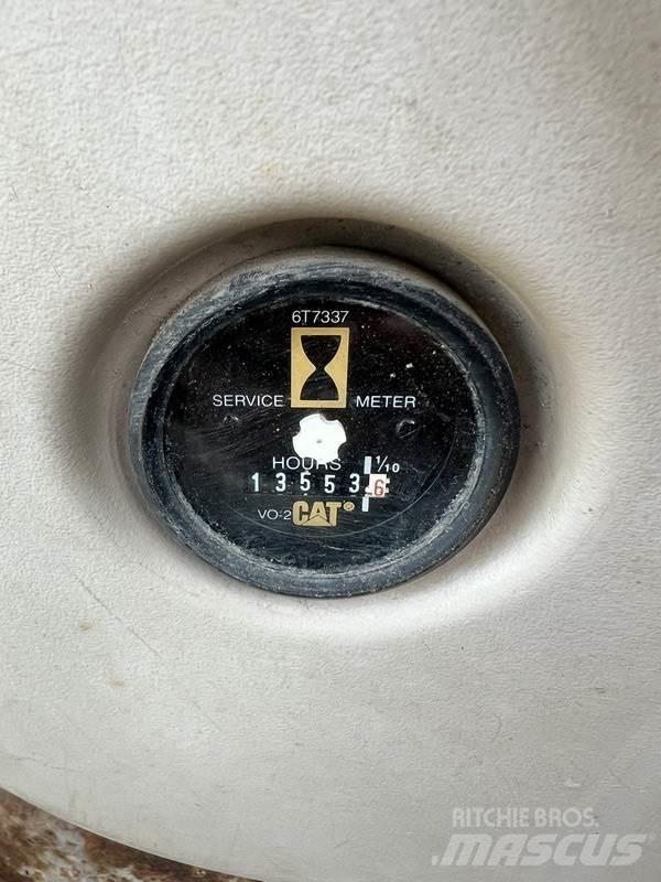 CAT 330. 大型油圧ショベル12t以上（パワーショベル・ユンボ）
