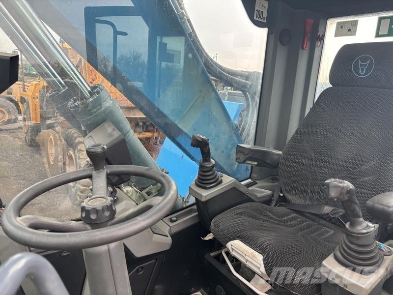 Fuchs MHL320 廃棄物／工業産廃処理機