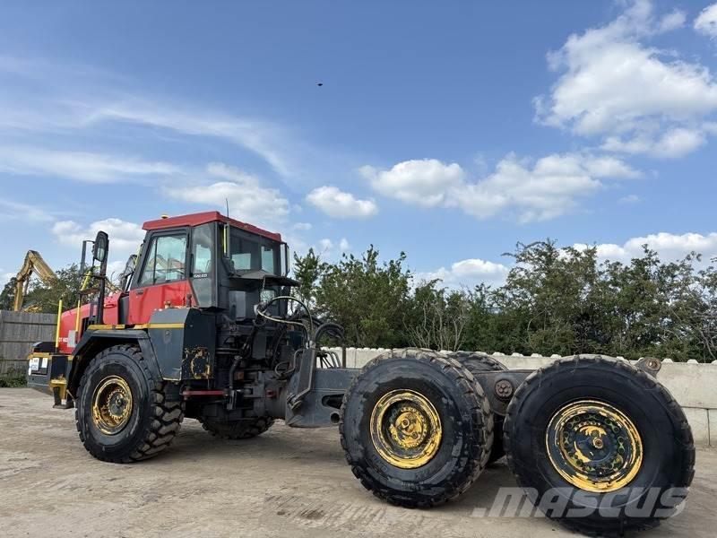 Komatsu HM300-1 アーティキュレート式ダンプトラック