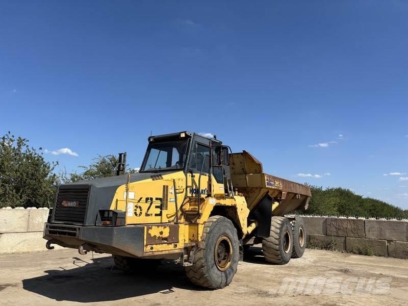 Komatsu HM300-1 アーティキュレート式ダンプトラック