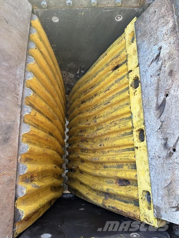 McCloskey J50 クラッシャー固定式