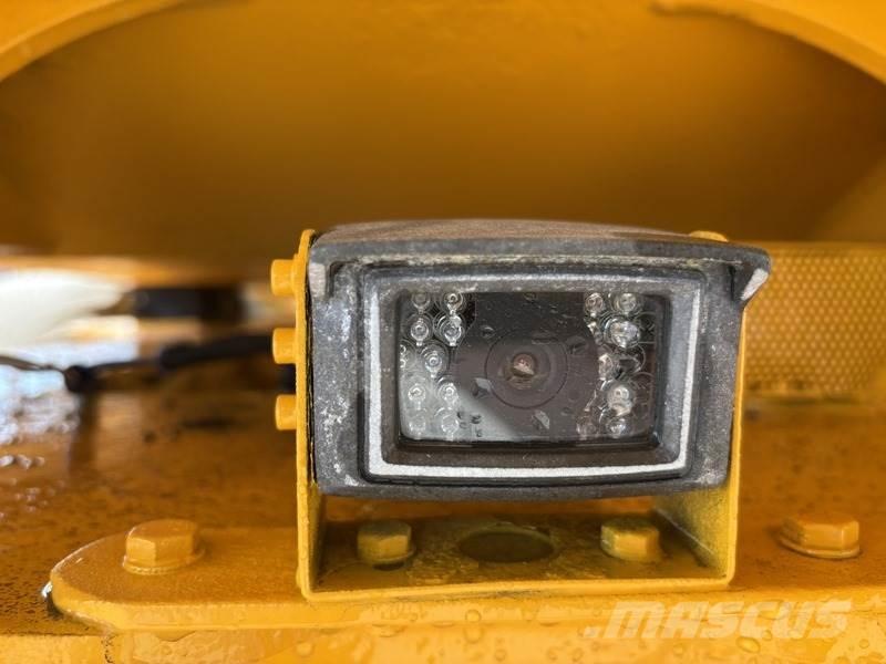 Volvo A25 アーティキュレート式ダンプトラック
