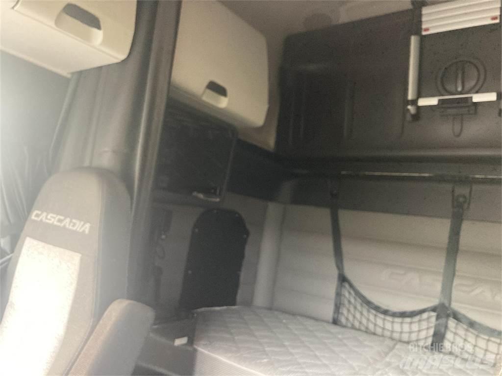Freightliner  中古トラクターヘッド | トレーラーヘッド