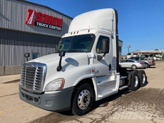 Freightliner Cascadia 中古トラクターヘッド | トレーラーヘッド