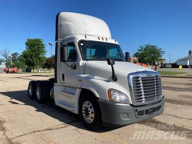 Freightliner Cascadia 中古トラクターヘッド | トレーラーヘッド