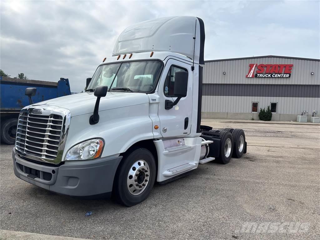 Freightliner Cascadia 中古トラクターヘッド | トレーラーヘッド