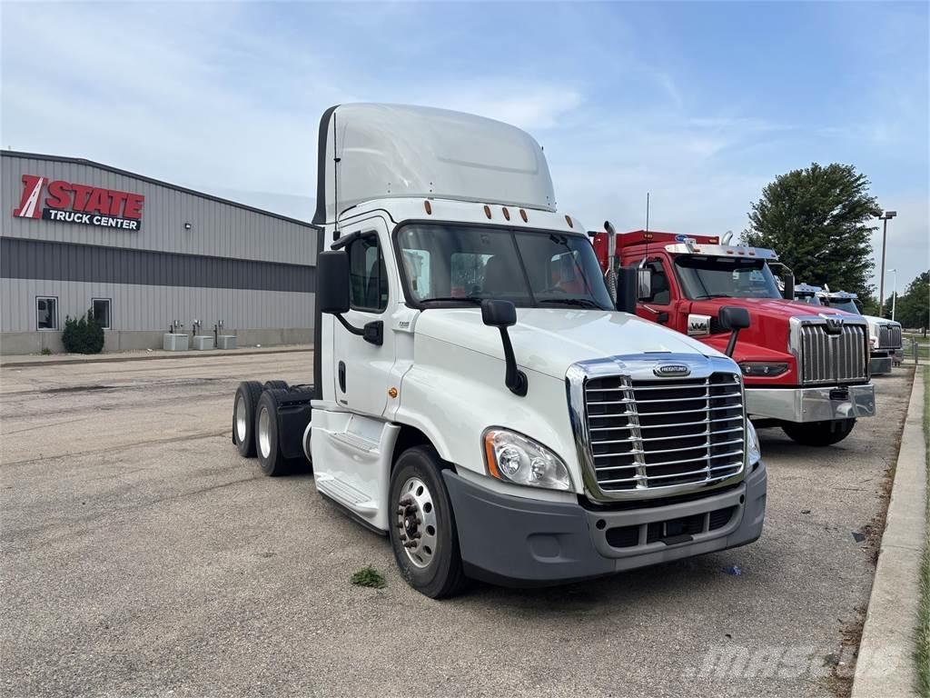 Freightliner Cascadia 中古トラクターヘッド | トレーラーヘッド