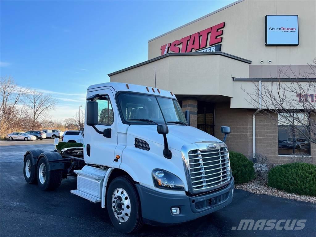 Freightliner Cascadia 中古トラクターヘッド | トレーラーヘッド