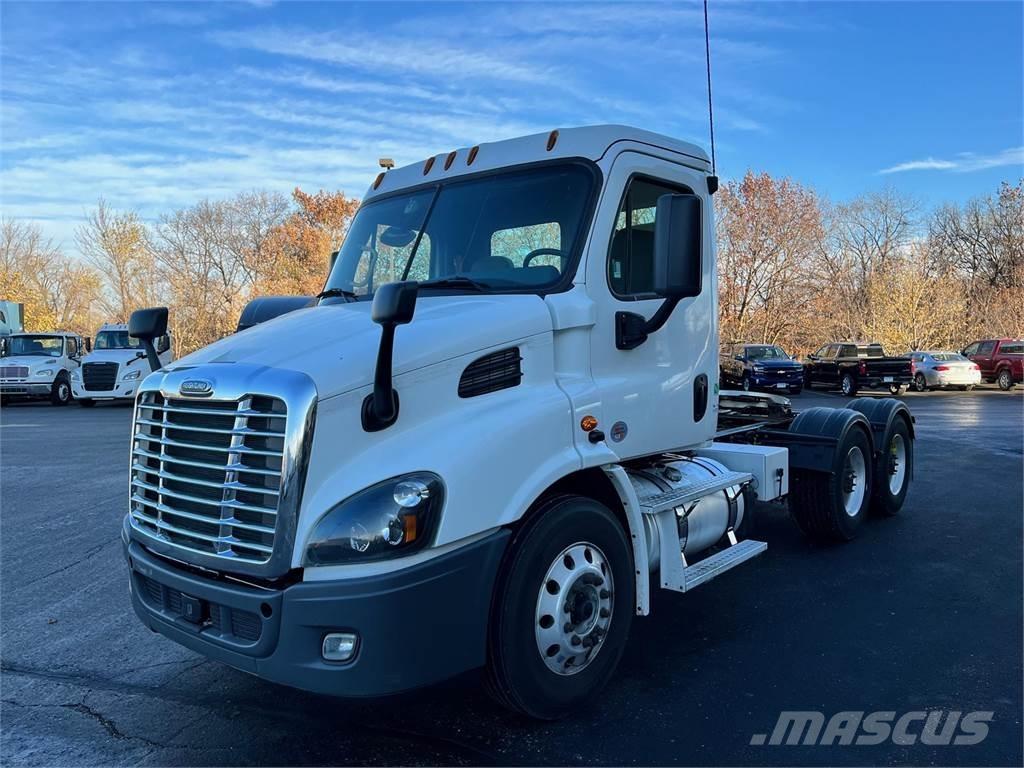 Freightliner Cascadia 中古トラクターヘッド | トレーラーヘッド