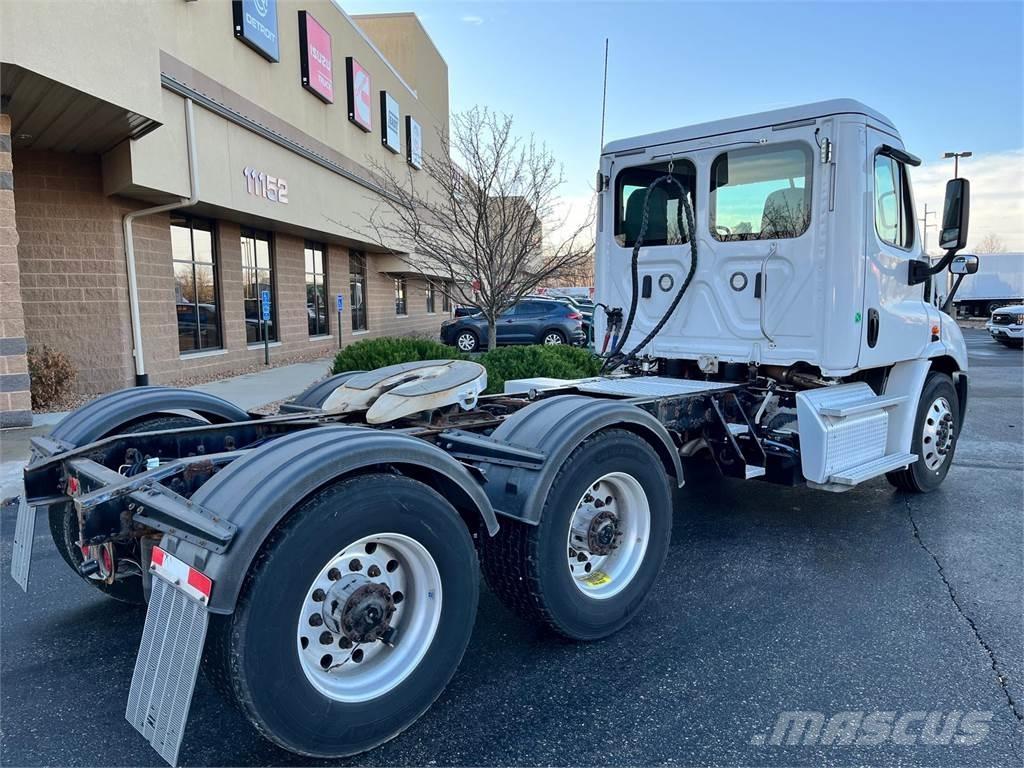 Freightliner Cascadia 中古トラクターヘッド | トレーラーヘッド