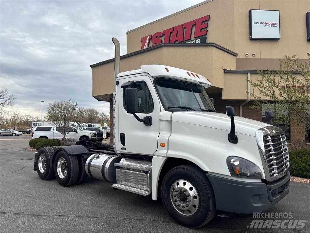 Freightliner Cascadia 中古トラクターヘッド | トレーラーヘッド