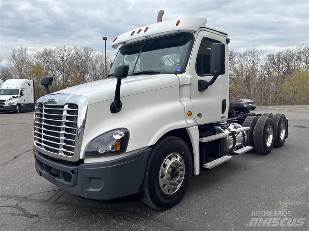 Freightliner Cascadia 中古トラクターヘッド | トレーラーヘッド