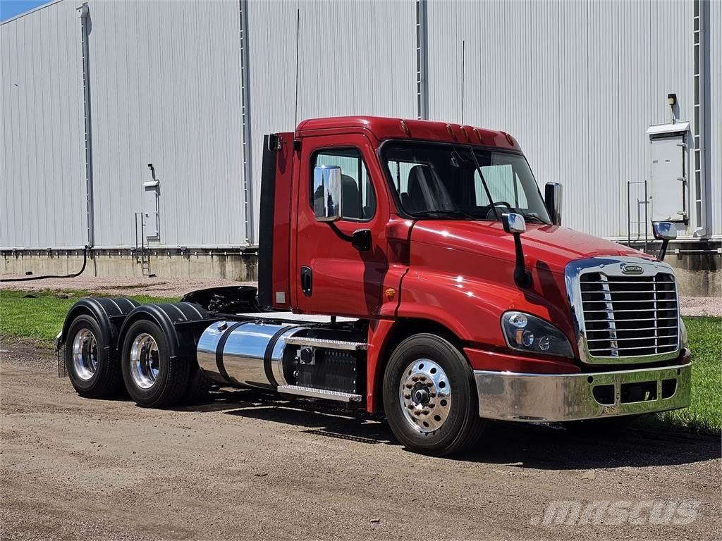 Freightliner Cascadia 中古トラクターヘッド | トレーラーヘッド