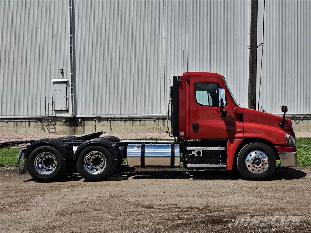Freightliner Cascadia 中古トラクターヘッド | トレーラーヘッド