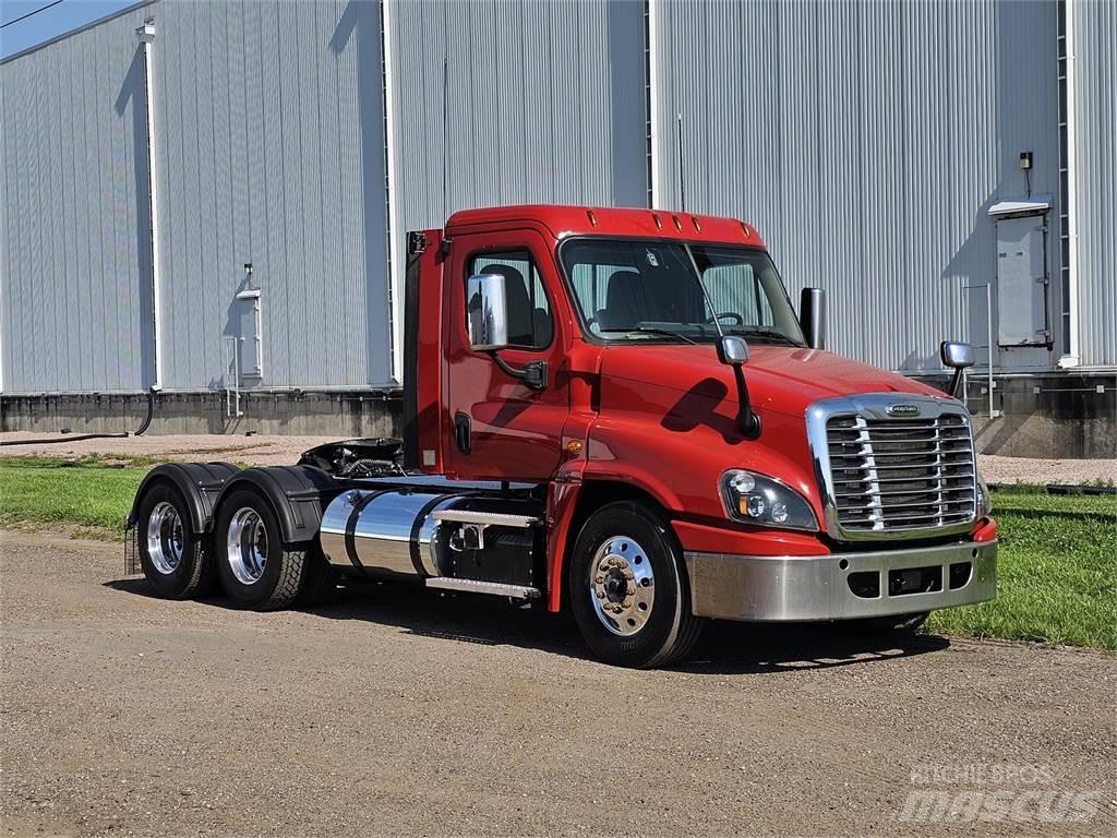 Freightliner Cascadia 中古トラクターヘッド | トレーラーヘッド