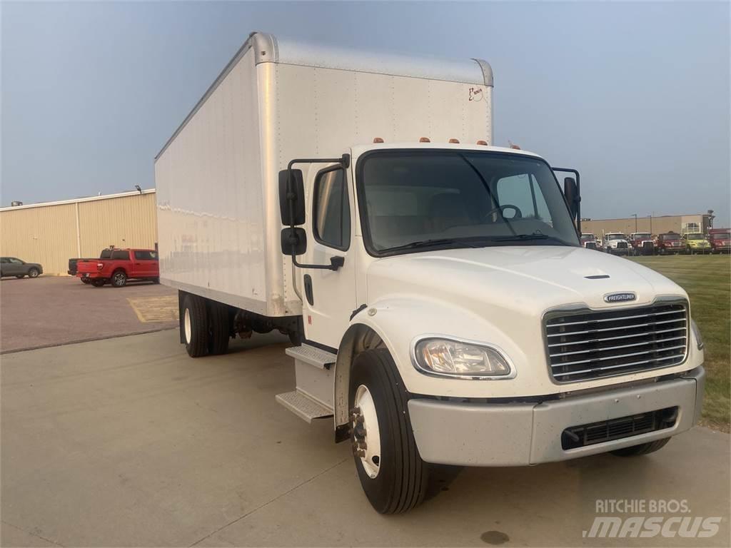 Freightliner M2 106 キャブ付きシャーシ